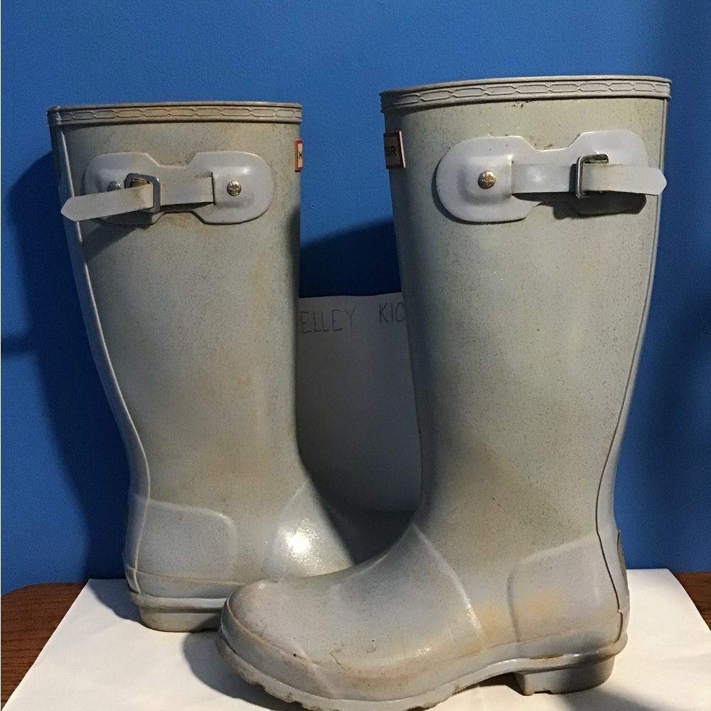 Hunter blue boots used size 4y kids dirty yard and rain boots